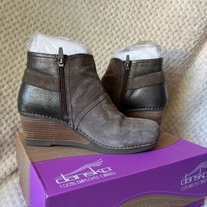 Dansko Shirley Suede